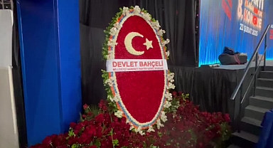 Bahçeli, 8. AK Parti Olağan Büyük Kongresi'ne özel çiçek aranjmanı gönderdi