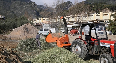 Edremit Belediyesi kompost makinesi ile organik gübre üretiyor