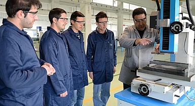 Eğitimde yeni tartışma: ''Mesleki eğitimin itibarı yükseltilmeli''