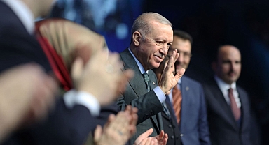 Erdoğan yeniden genel başkan seçildi