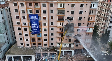 Deprem Haftası’nda deprem riski taşıyan 160 konutun yıkımına başlandı