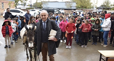 ''Eşekli Dostoyevski'' olarak tanınan Ersin Bilge'den köy okullarına kitap desteği