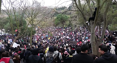 Öğrenciler Şişli Belediyesi önünde kayyum politikalarını protesto etti