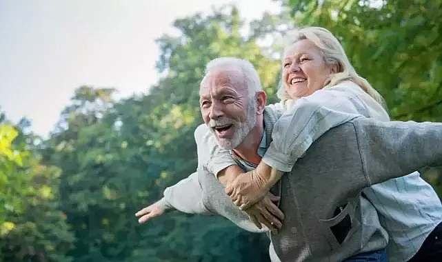 Yaş alırken yaşlanmamak için altın öneriler!