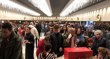 Yurt dışı sandıklarından sevgi ve umut çıktı
